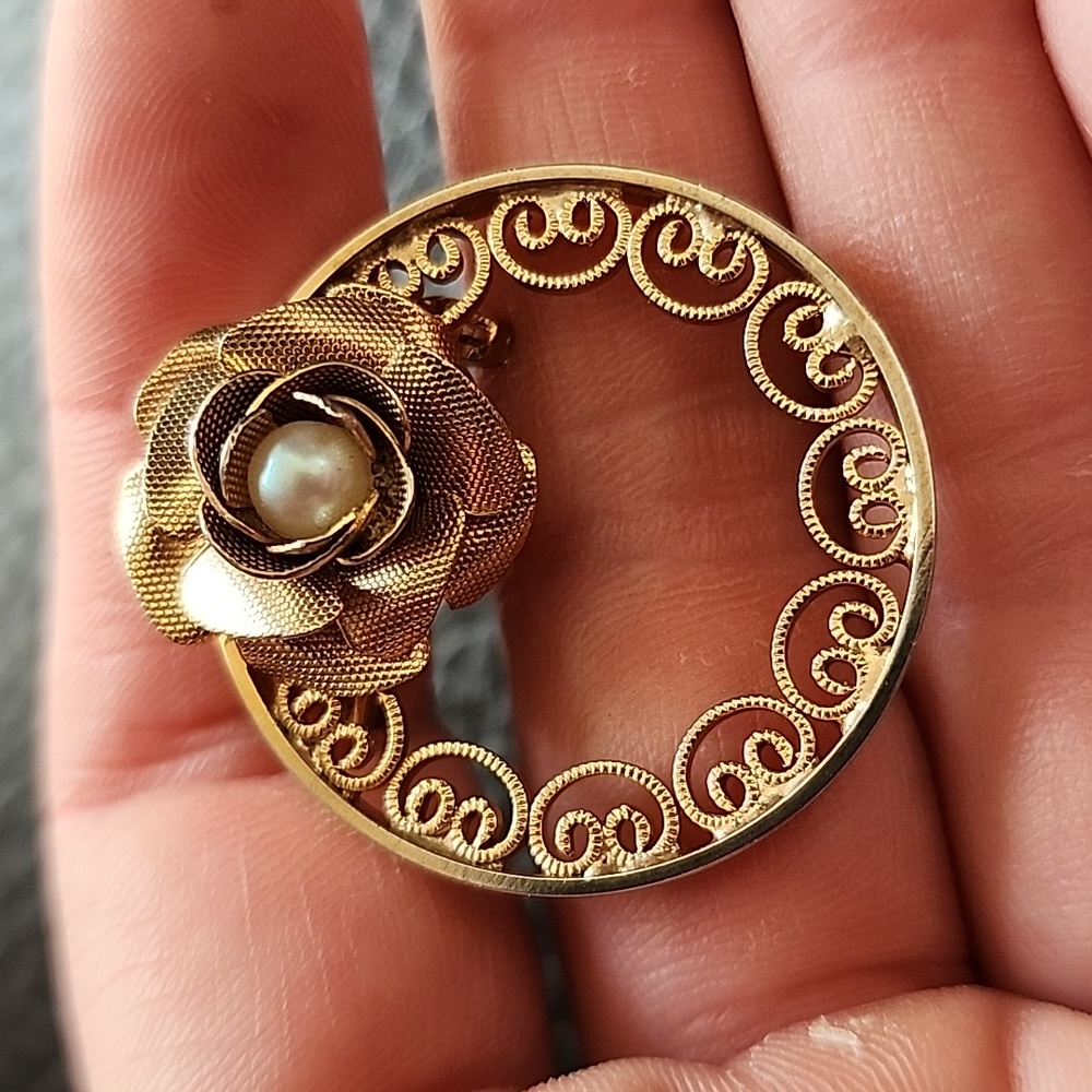 VTG Hobe' brooch